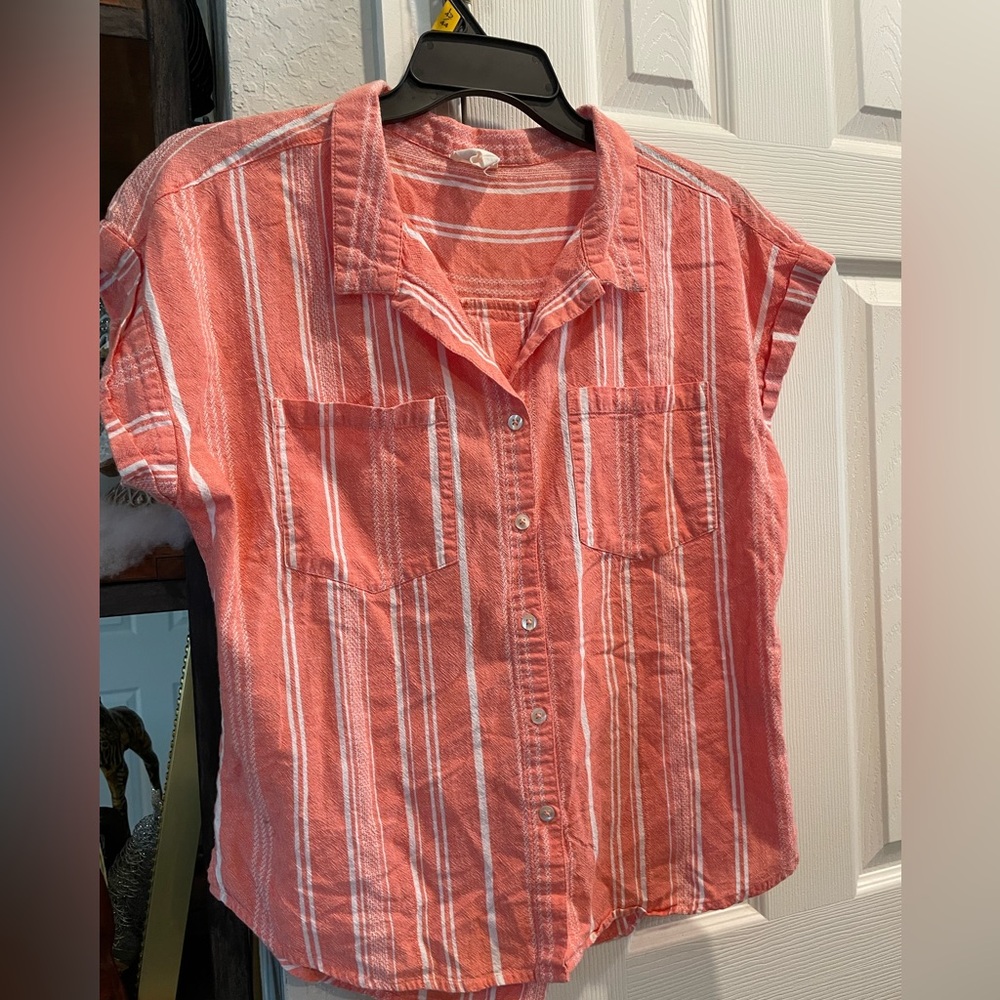Harper Heritage Peach
White striped button up short sleeve pocket blouse large